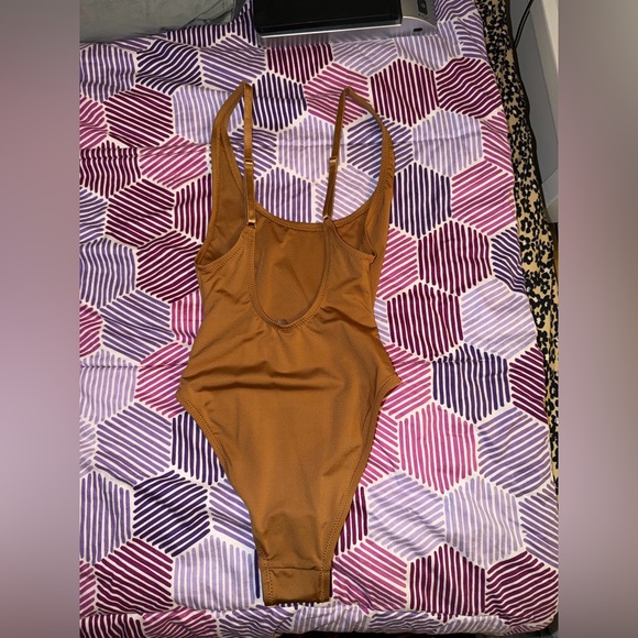 SKIMS Size XXS Almond Brown Scoop Neck One Piece Swim Suit Bathing suit NWT - Picture 5 of 7